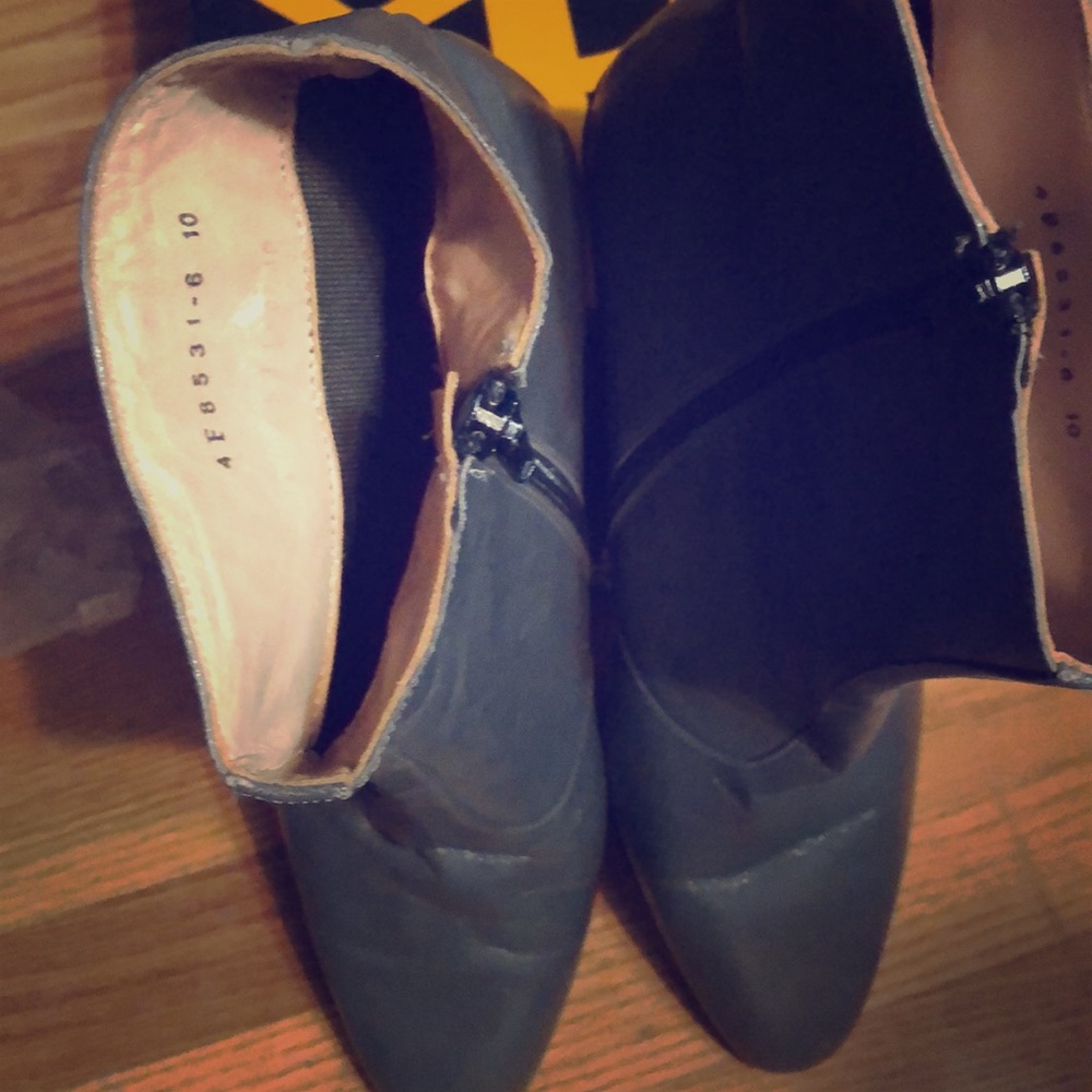 Grey boots